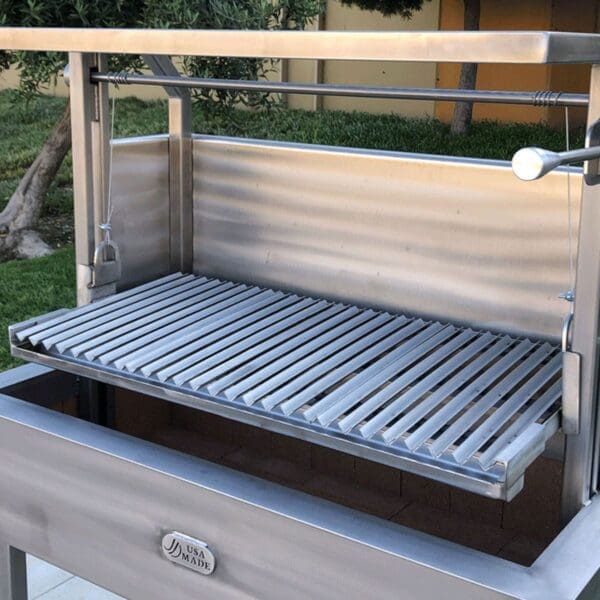 Wind screen for an Argentine grill