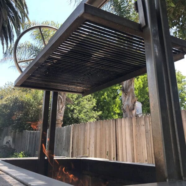 Built in grill unit with grate hoist system
