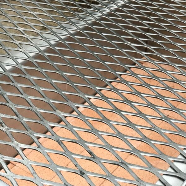 All 304 stainless steel grill grates keep rust away from your food.